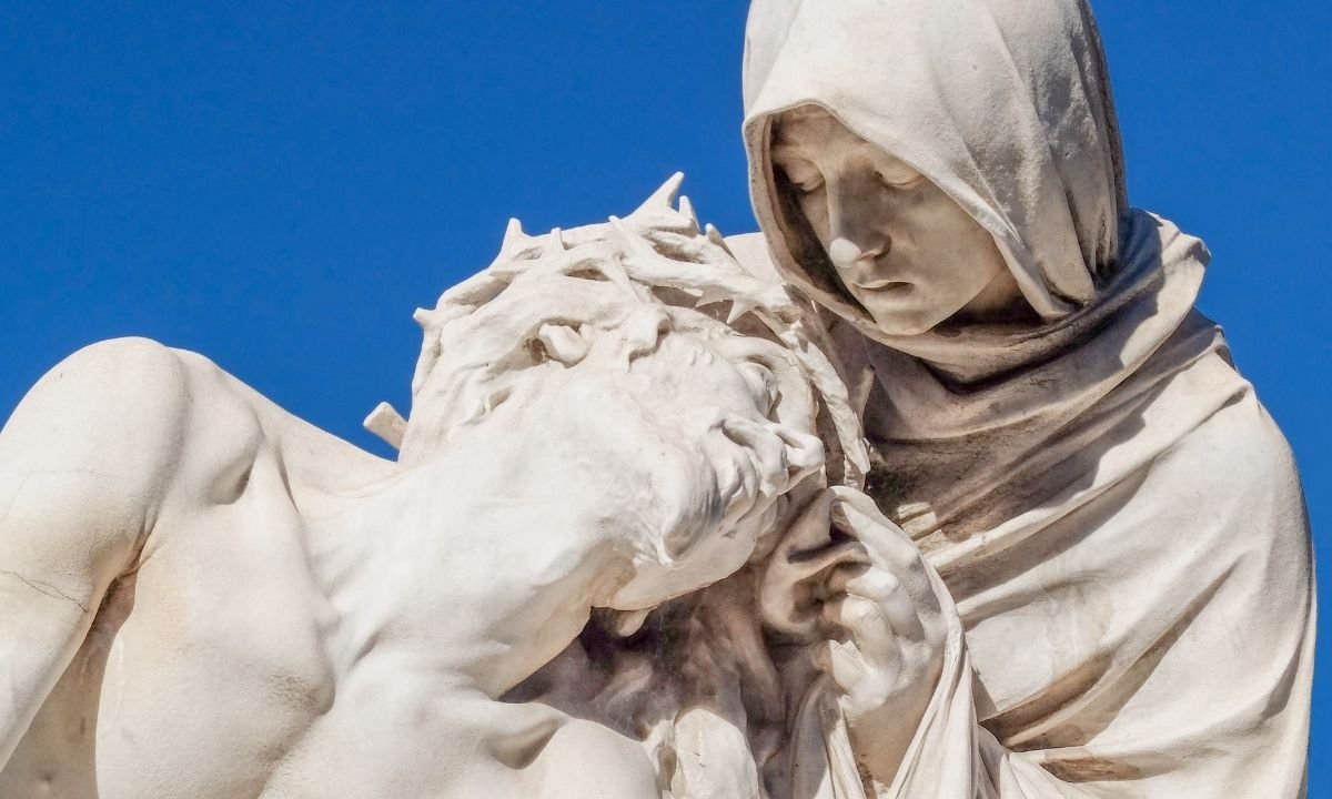 Maria mãe de Jesus: uma lição de vida e obediência a Deus